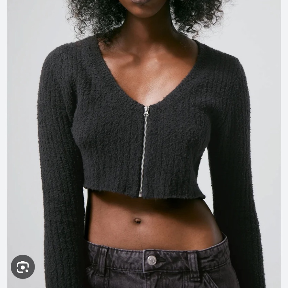 Weekday Fitted Black Fuzzy Cozy Zip Front Cropped Sweater Top Size XS Used